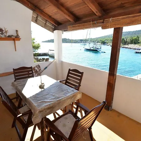 Steinhaus Am Meer Mit Ueberdachter Terrasse Als Perfekter Rueckzugsort Fuer Naturliebhaber Tatil Evi